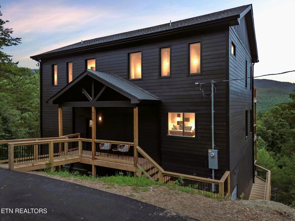 Photo of 3959 Duck Hollow Rd, Gatlinburg, TN 37738 (MLS # 1306975)