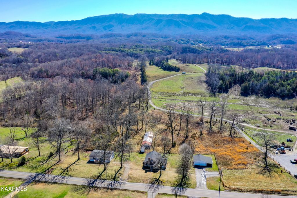 Photo of 21812185 Ellejoy Rd, Walland, TN 37886 (MLS # 1218530)