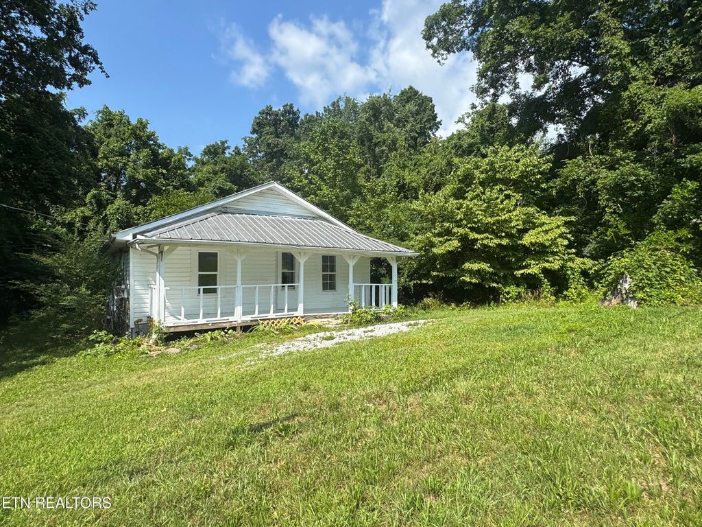 Photo of 914 S 13th St, LaFollette, TN 37766 (MLS # 1307540)