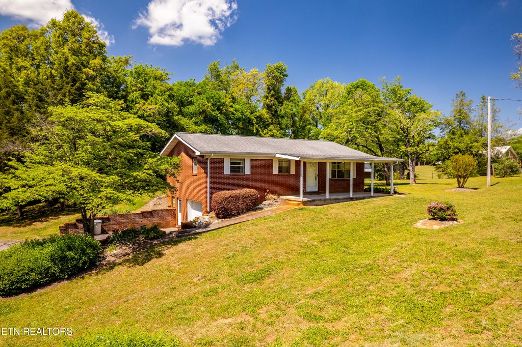 Photo of 2047 Calderwood Hwy, Maryville, TN 37801 (MLS # 1337643)
