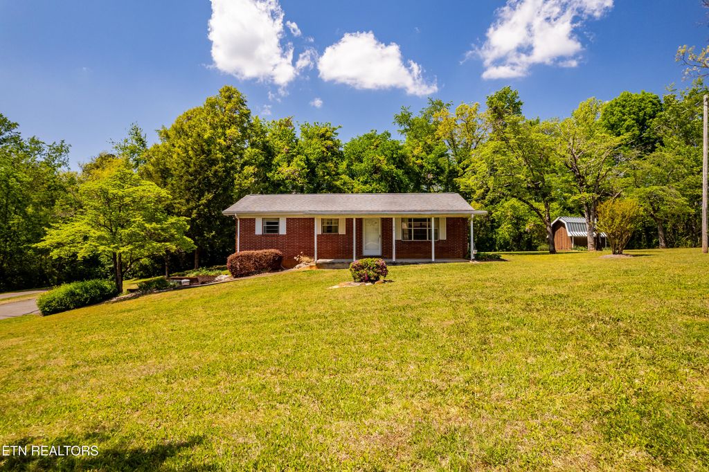 Photo of 2047 Calderwood Hwy, Maryville, TN 37801 (MLS # 1337643)