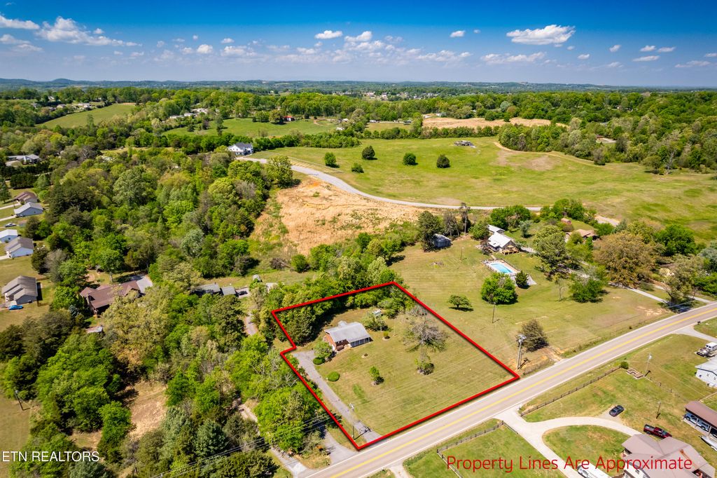 Photo of 2047 Calderwood Hwy, Maryville, TN 37801 (MLS # 1337643)