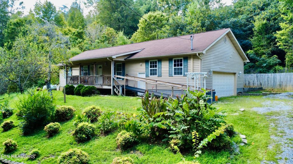 Photo of 5508 Old Walland Hwy, Walland, TN 37886 (MLS # 1314078)