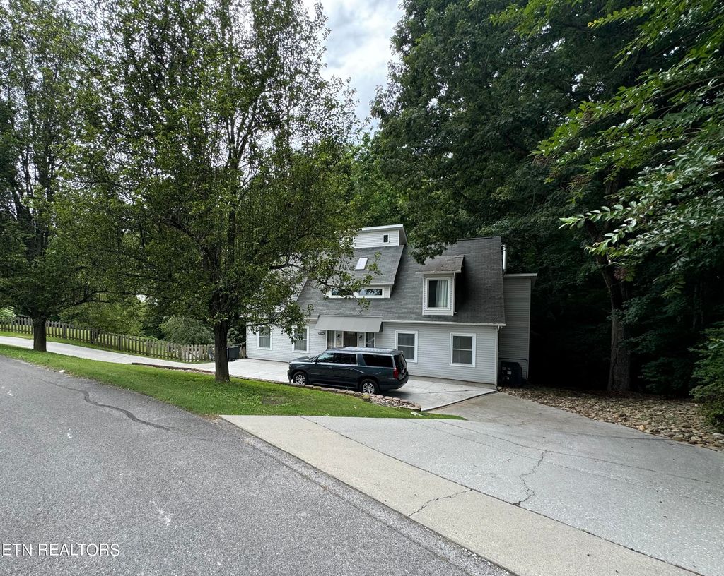 Photo of 3416 Saint Andrews Drive, Baneberry, TN 37890 (MLS # 1264834)