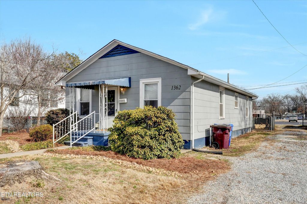 Photo of 1362 Dalton St, Alcoa, TN 37701 (MLS # 1252419)