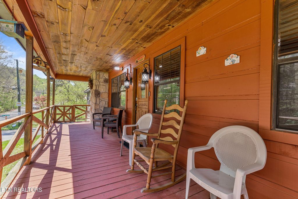 Photo of 833 Union Hill Drive, Sevierville, TN 37876 (MLS # 1348300)