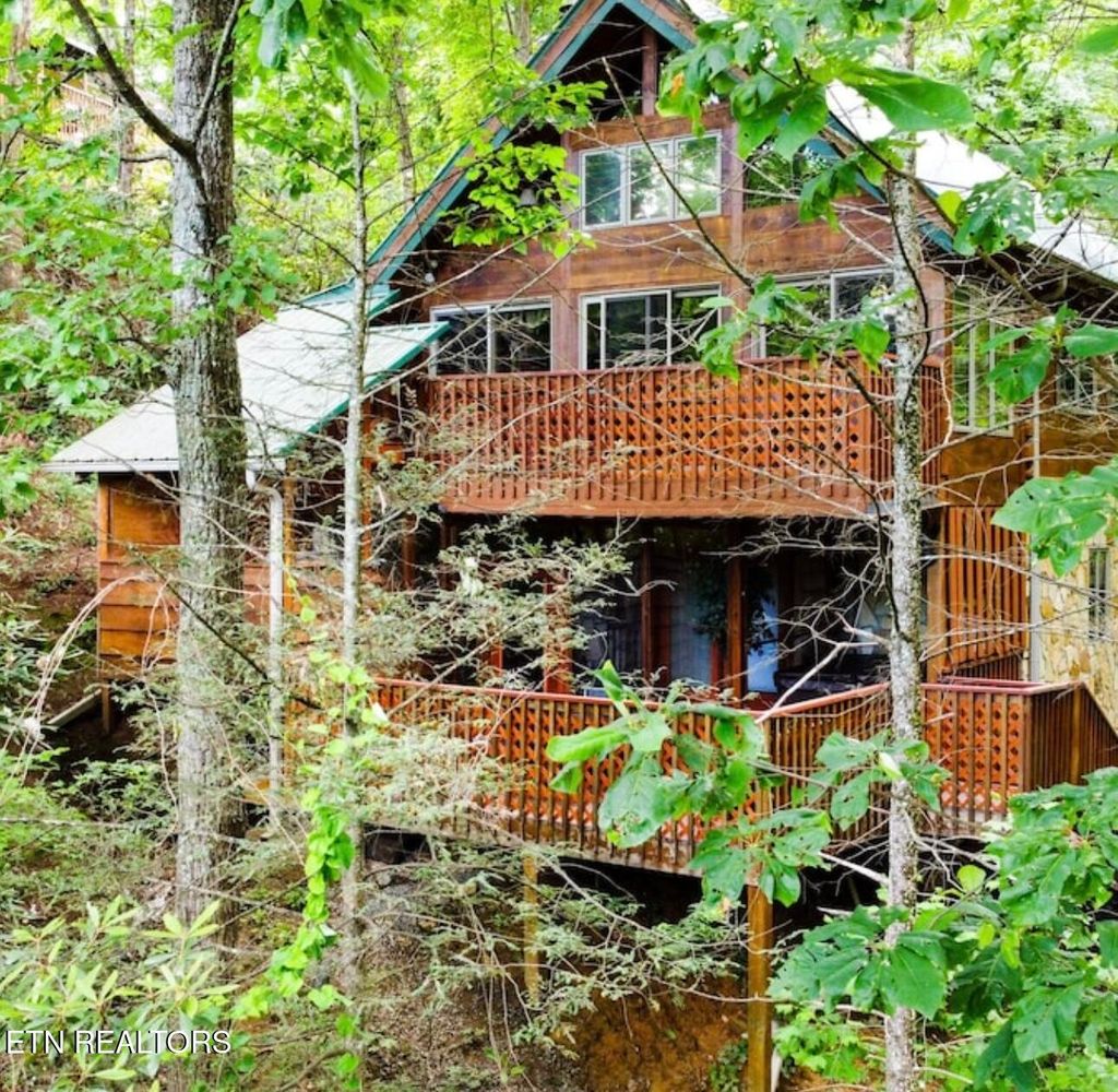 Photo of 833 Stans Rd Rd, Gatlinburg, TN 37738 (MLS # 1320780)