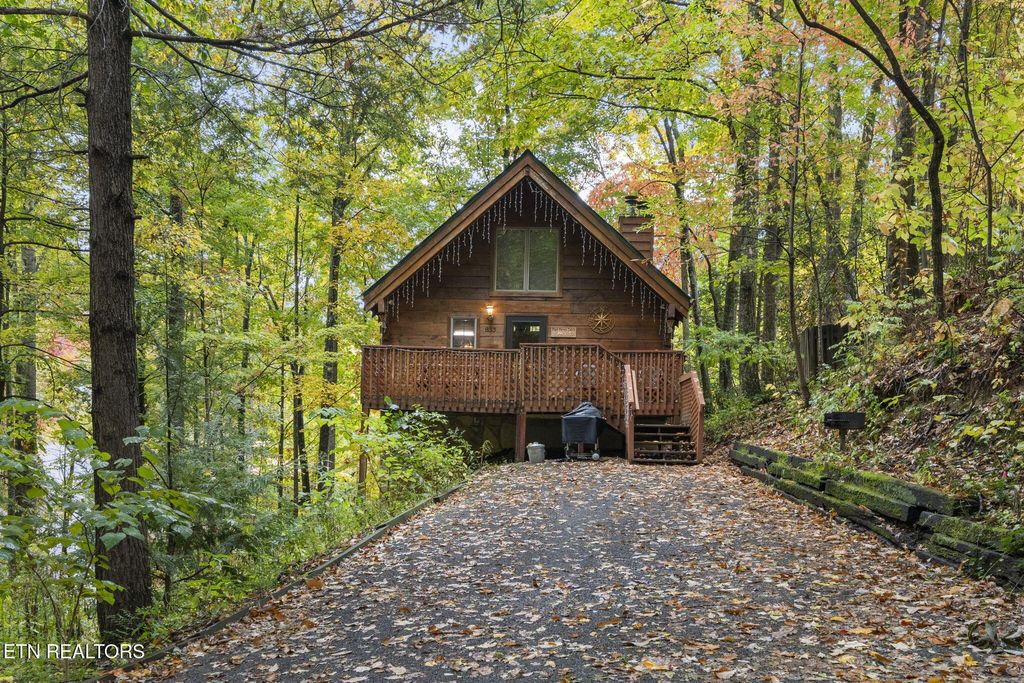 Photo of 833 Stans Rd Rd, Gatlinburg, TN 37738 (MLS # 1320780)
