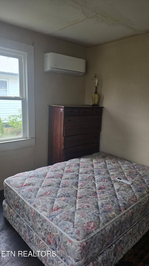 Tiny photo for 908 Crescent St, Morristown, TN 37813 (MLS # 1334640)