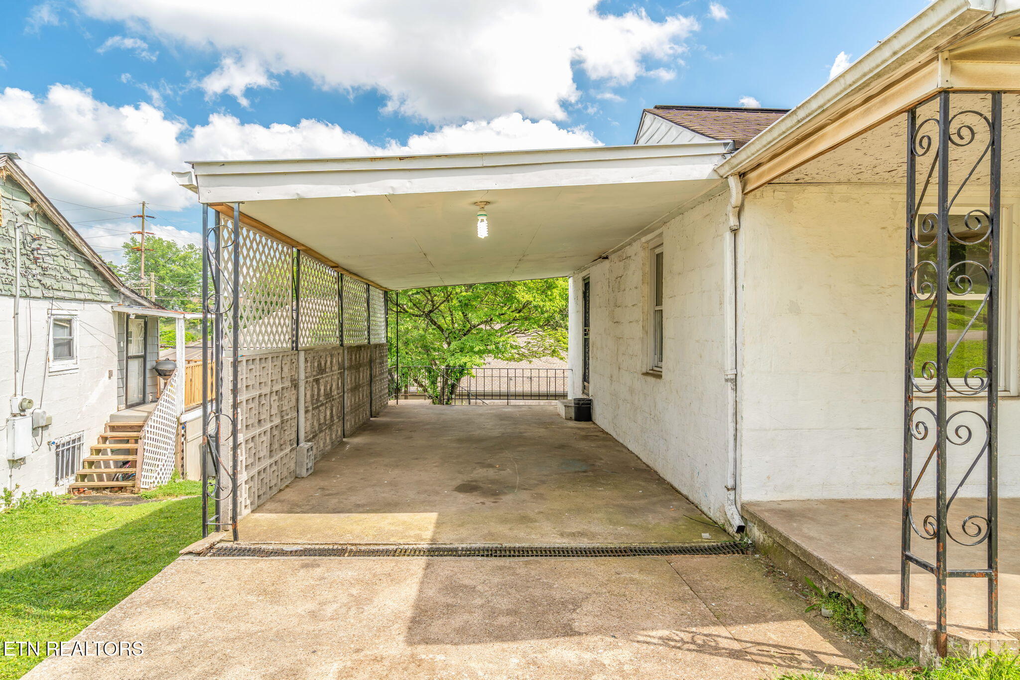 812 W Emerald Ave