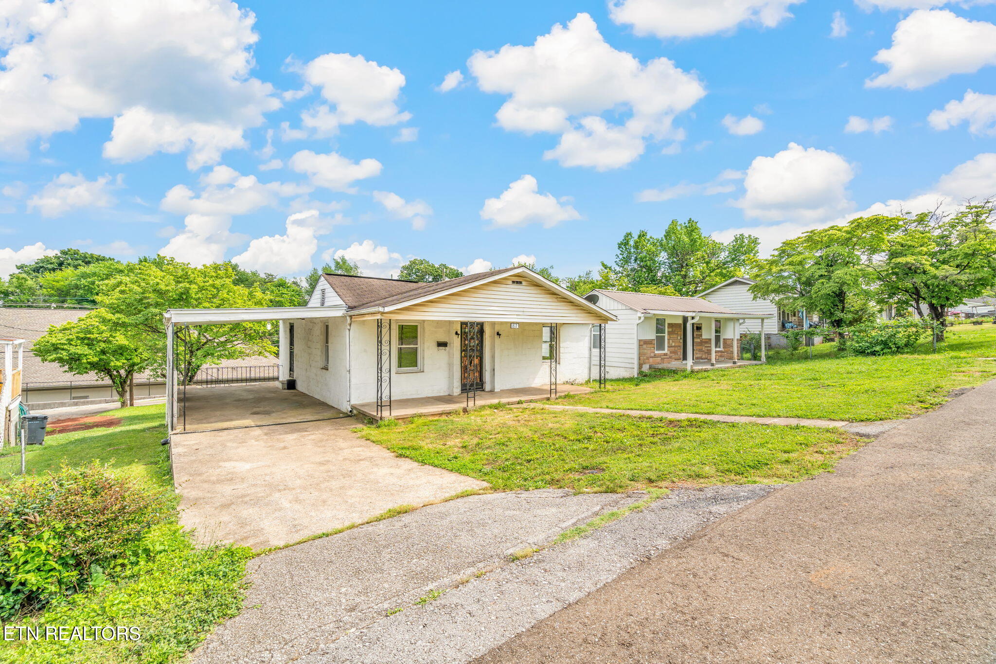 812 W Emerald Ave