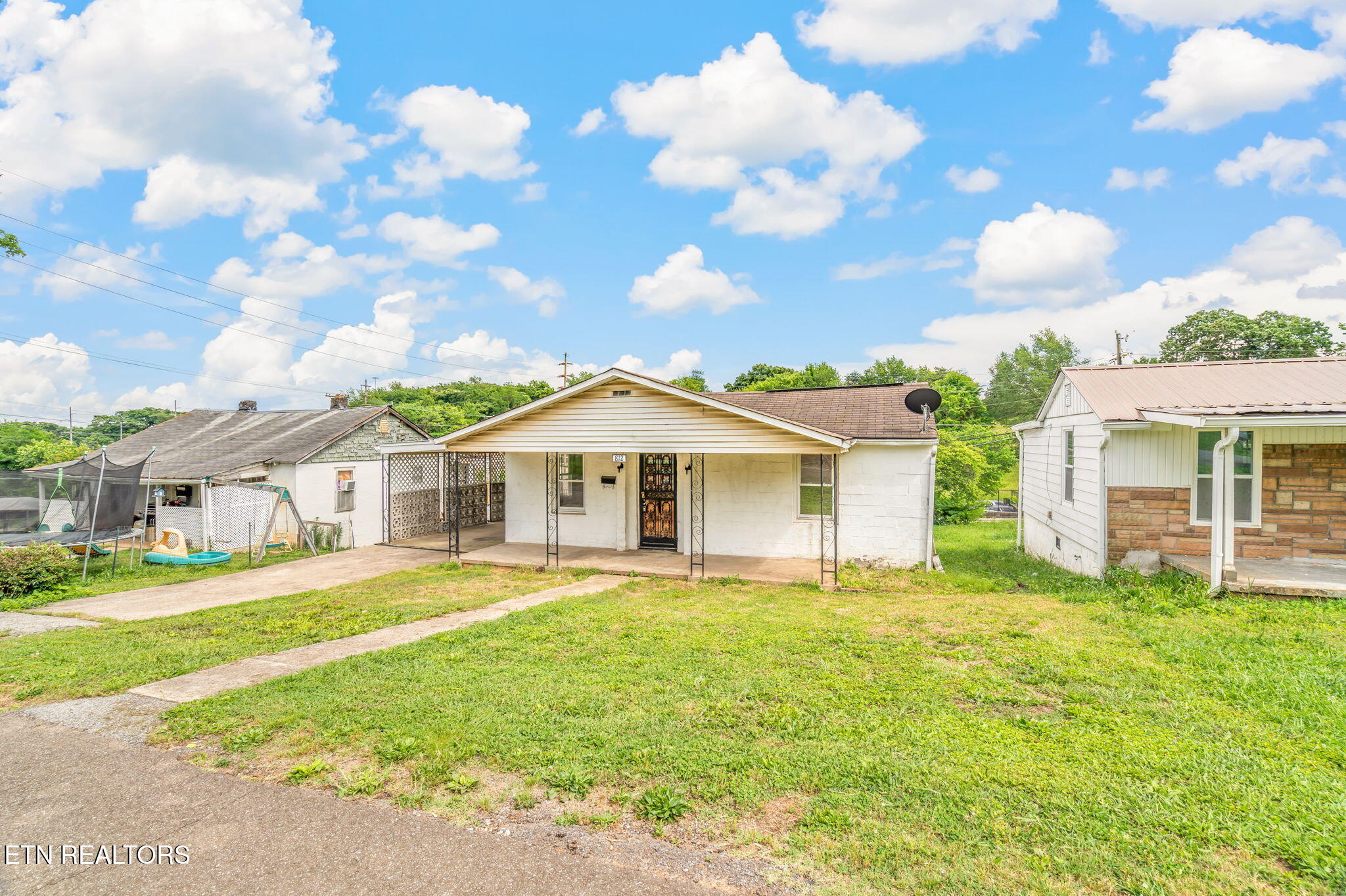 812 W Emerald Ave