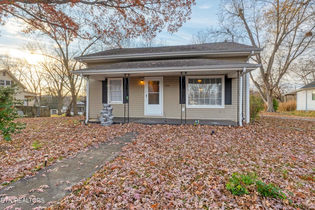 Photo of 200 Pennsylvania Ave, Etowah, TN 37331 (MLS # 1322709)