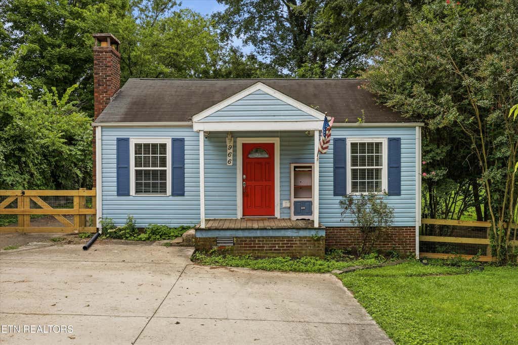 Photo of 966 Poplar St, Alcoa, TN 37701 (MLS # 1351014)