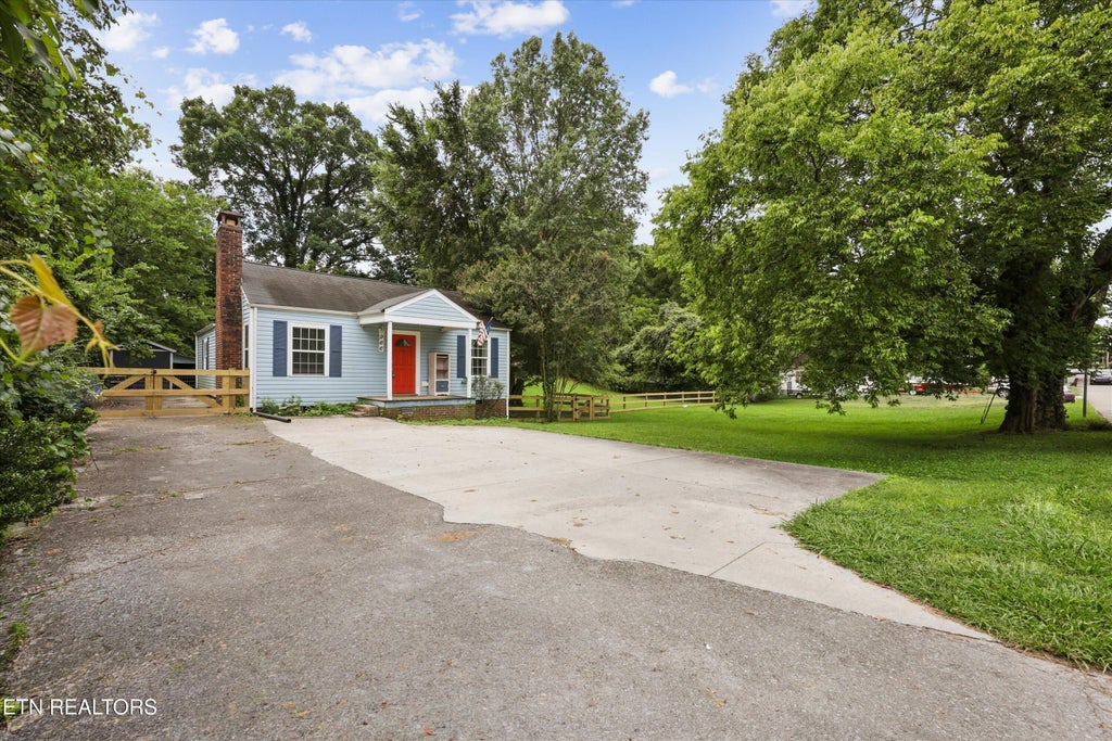 Photo of 966 Poplar St, Alcoa, TN 37701 (MLS # 1351014)