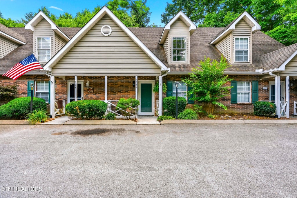 Photo of 3912 Valley Creek Way, Knoxville, TN 37918 (MLS # 1345265)