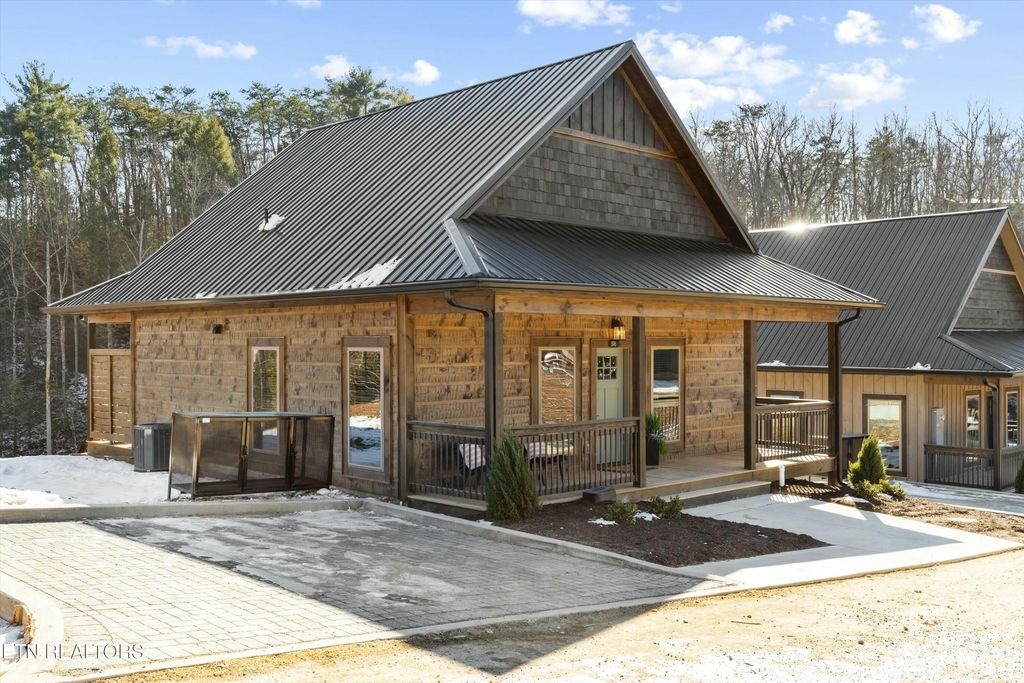 Photo of 576 Warbonnet Way, Pigeon Forge, TN 37863 (MLS # 1287346)