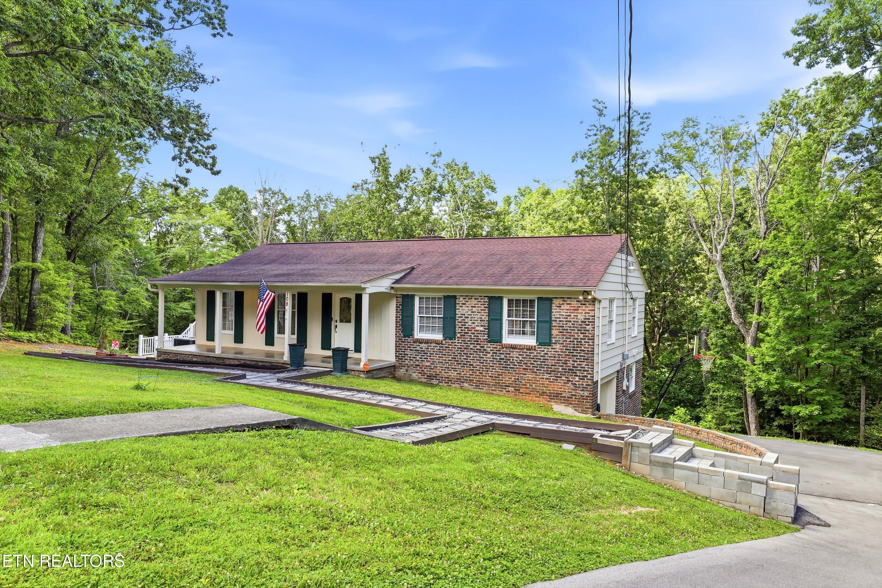 108 Willow Lane