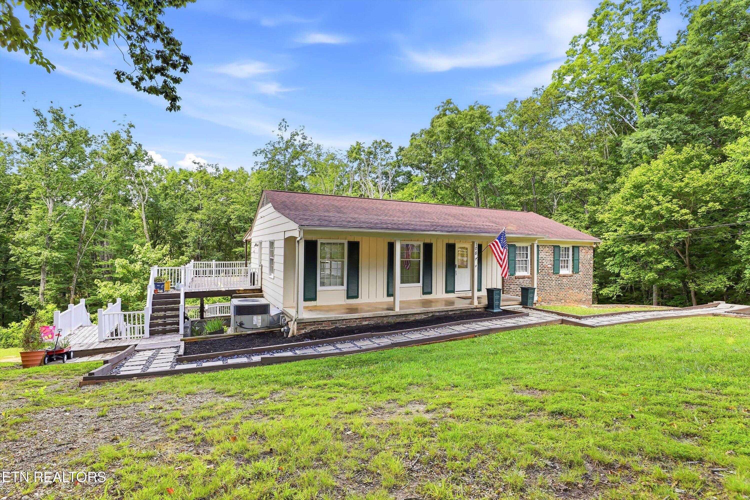 108 Willow Lane