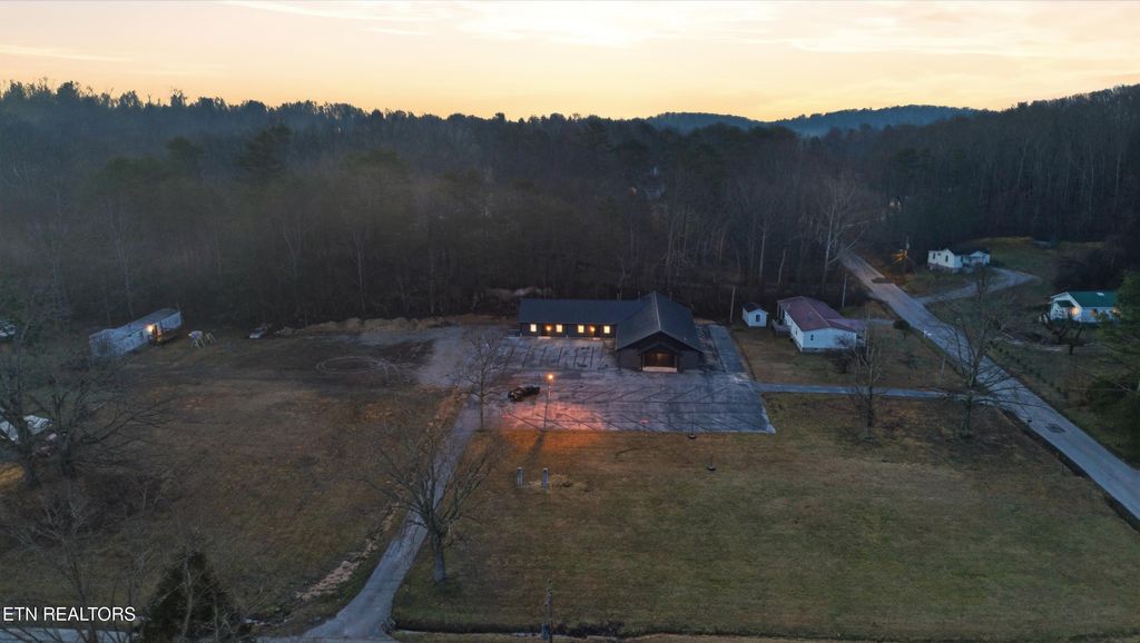 Photo of 140 Tarwater St, Rockwood, TN 37854 (MLS # 1331502)