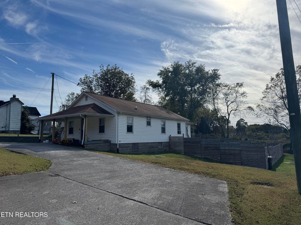 Photo of 1465 Center St, Alcoa, TN 37701 (MLS # 1319091)