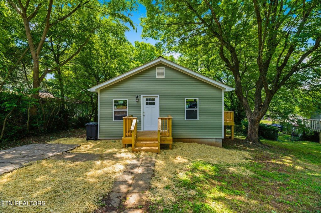 Photo of 505 W College St, Athens, TN 37303 (MLS # 1340558)