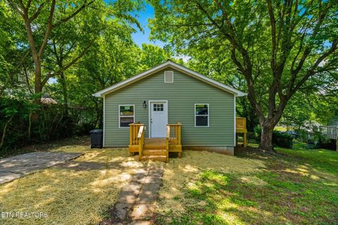 Photo of 505 W College St, Athens, TN 37303 (MLS # 1340558)