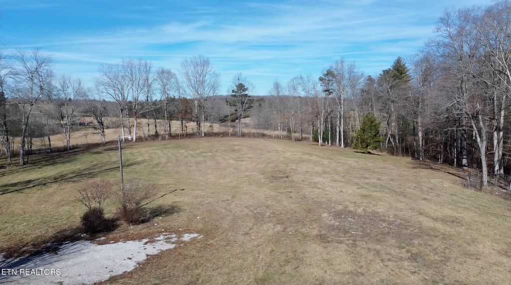 Photo of 5134 Nashville Hwy, Deer Lodge, TN 37726 (MLS # 1289497)