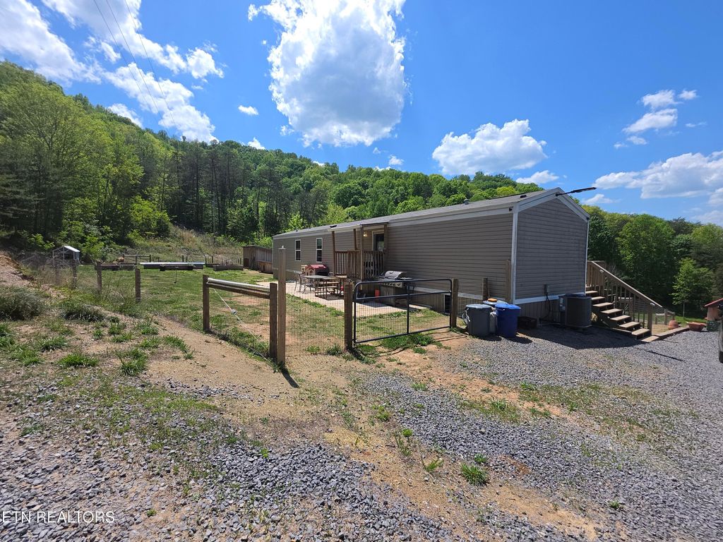 Photo of 1220 Raven Hill Rd, Tazewell, TN 37879 (MLS # 1338259)