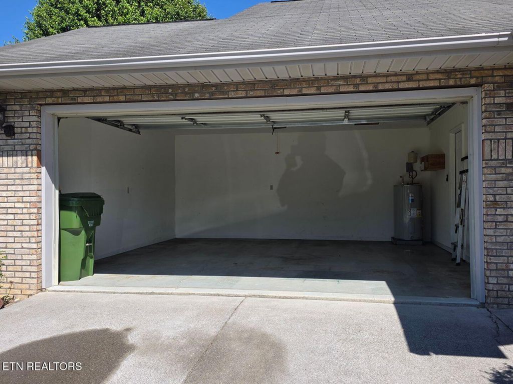 Photo of 1012 Willow Creek Circle, Maryville, TN 37804 (MLS # 1340981)