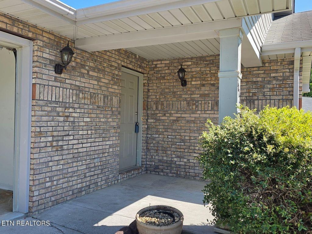Photo of 1012 Willow Creek Circle, Maryville, TN 37804 (MLS # 1340981)