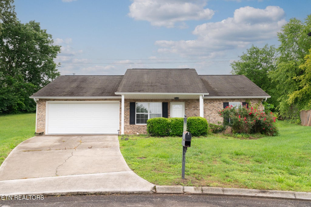 Photo of 730 Drakewood Rd, Knoxville, TN 37924 (MLS # 1303215)