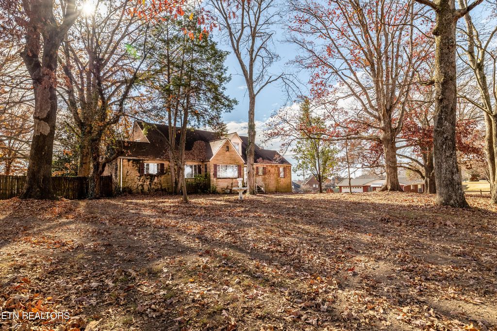 Photo of 597 W Hunt Rd, Alcoa, TN 37701 (MLS # 1246496)