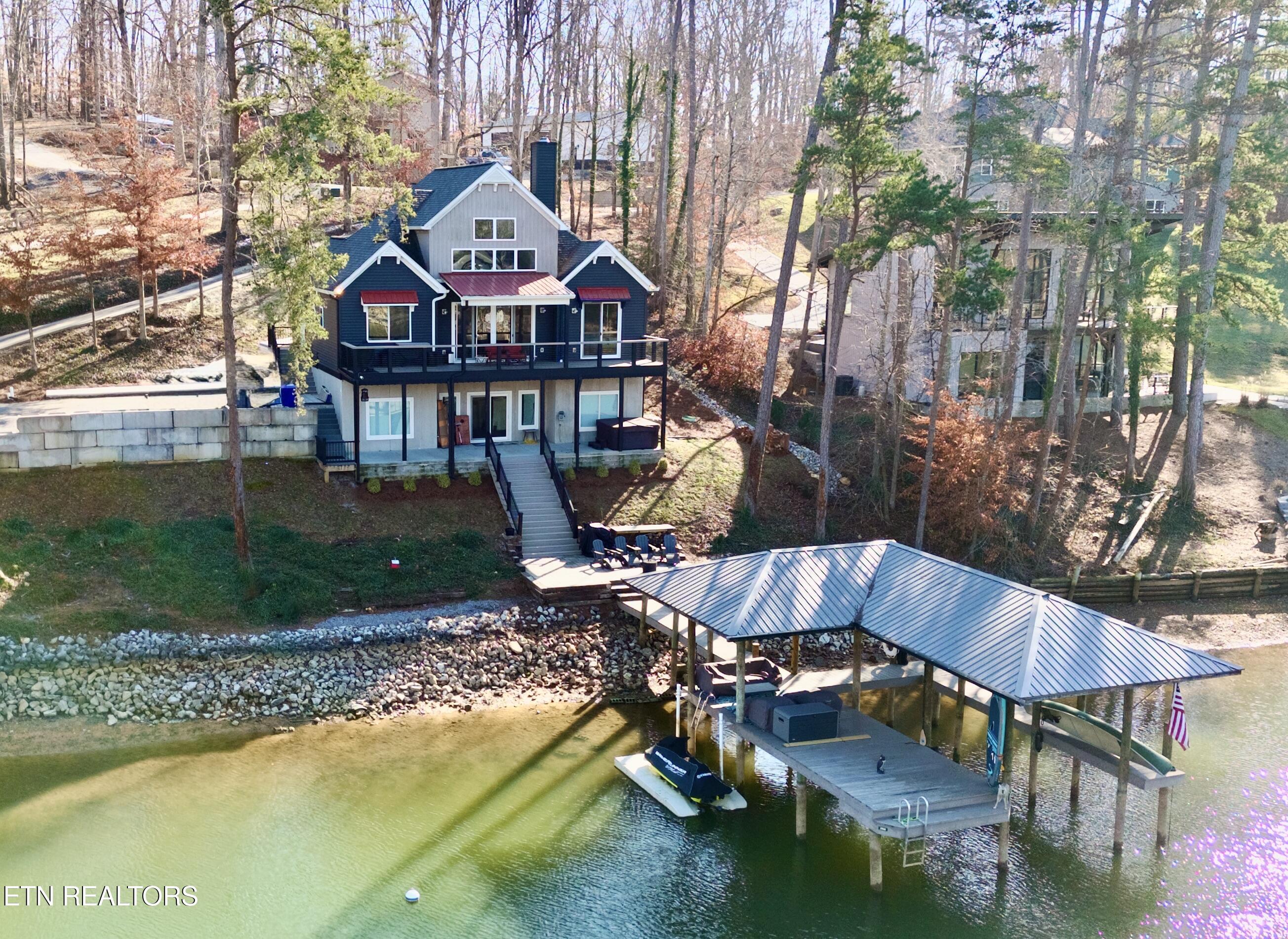 3552 Lakeland Drive