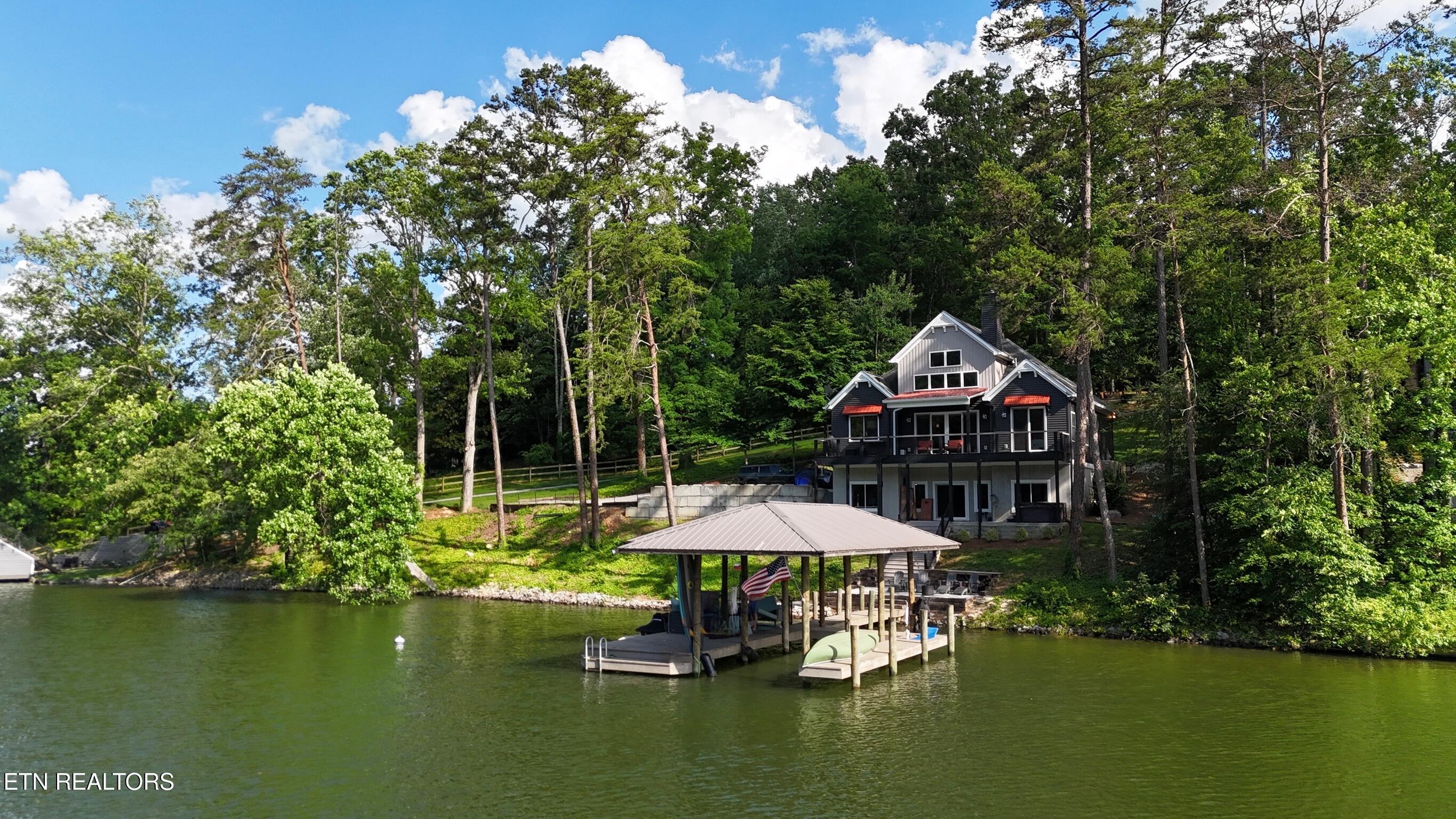 3552 Lakeland Drive