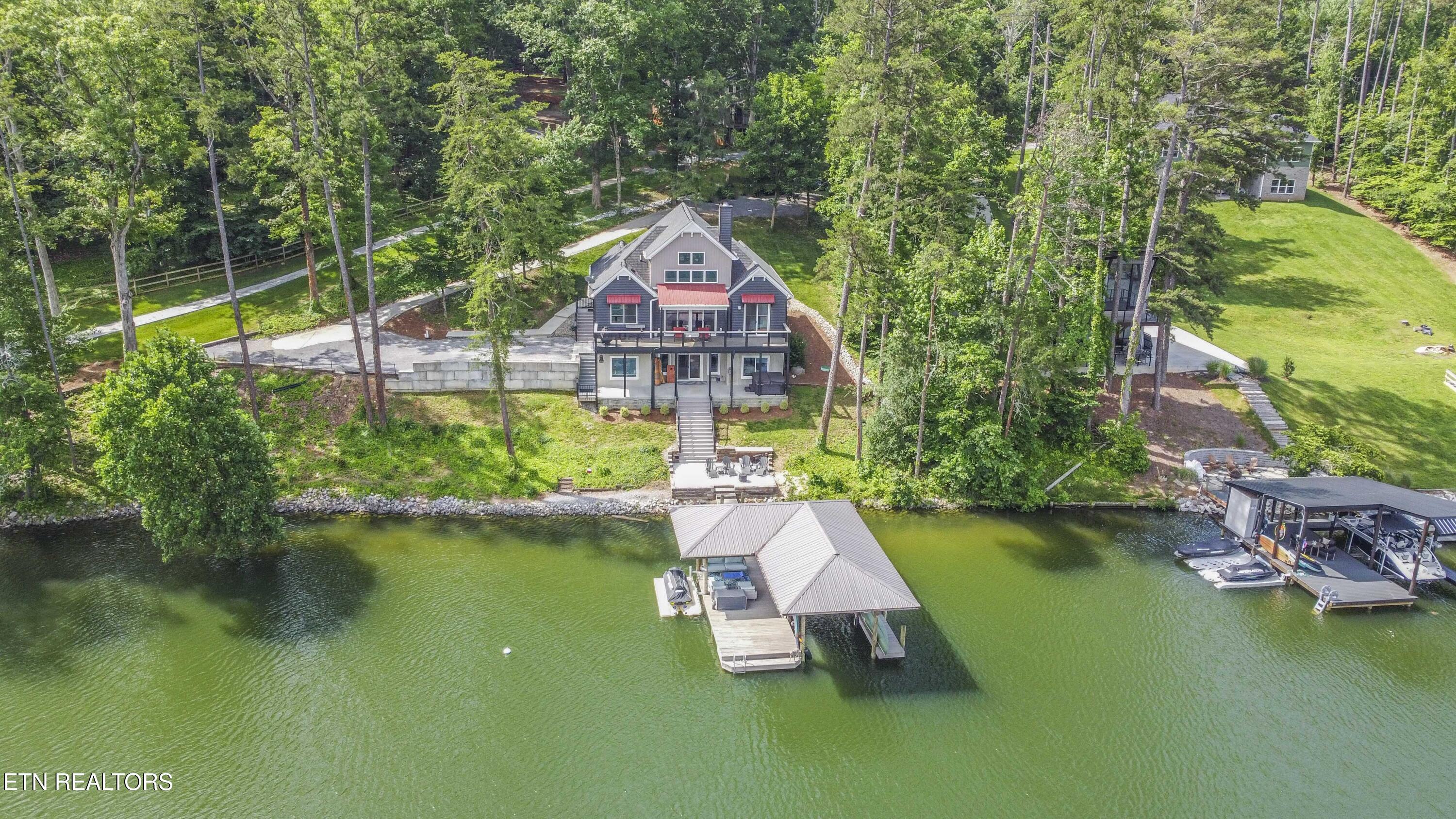 3552 Lakeland Drive