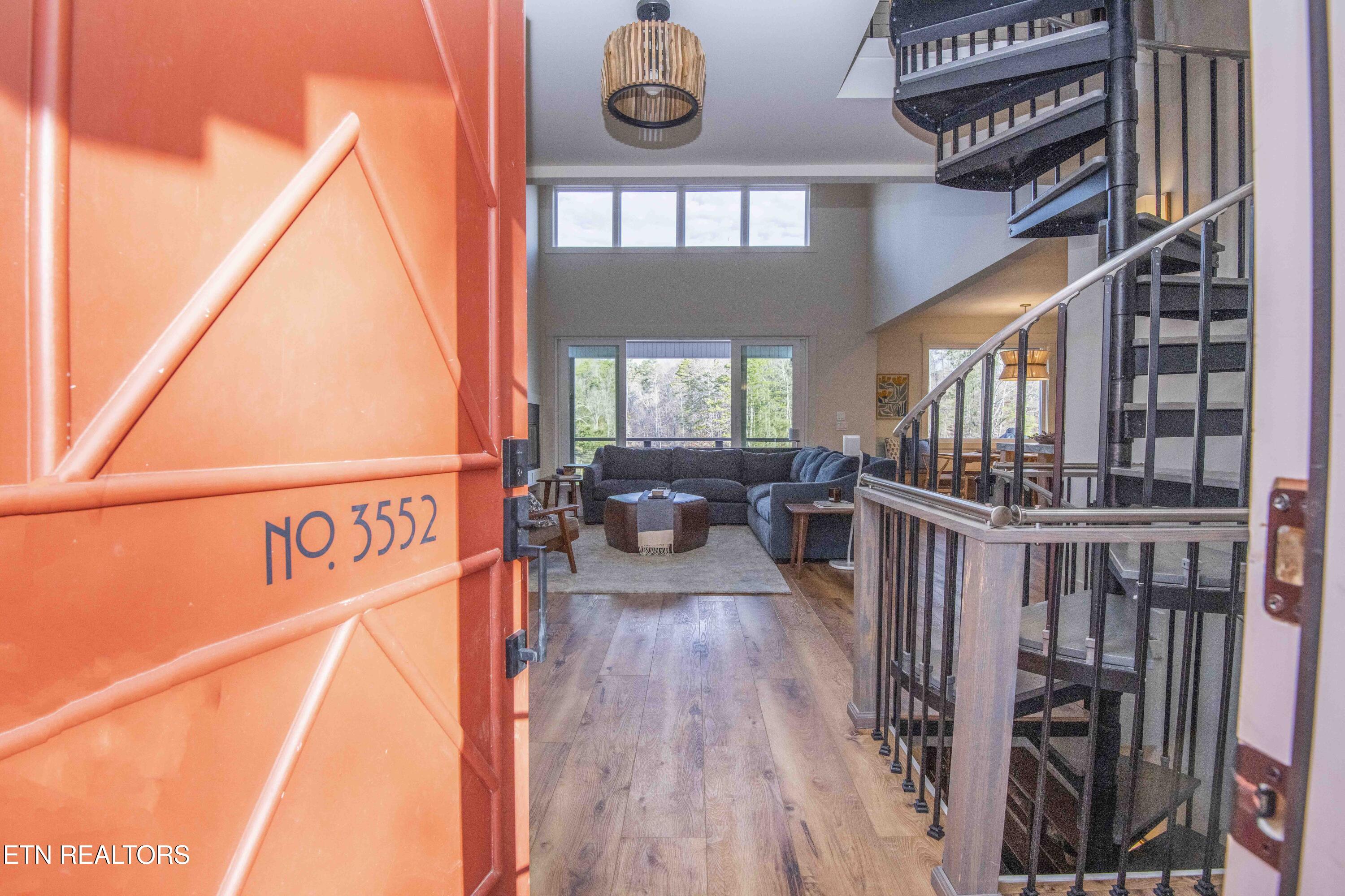 3552 Lakeland Drive