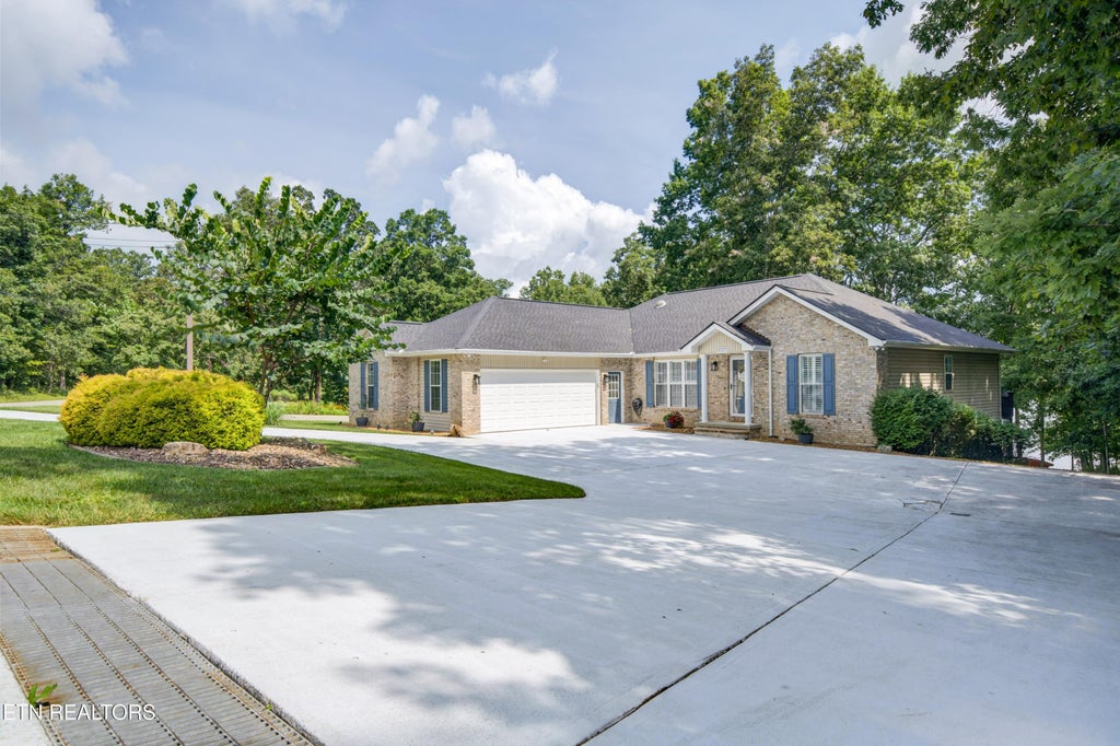 Photo of 8707 Cherokee Tr, Crossville, TN 38572 (MLS # 1351772)