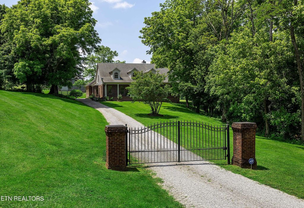 Photo of 2939 RIVER Rd, Loudon, TN 37774 (MLS # 1304157)