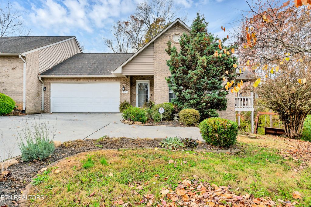 Photo of 921 Mercer Drive, Maryville, TN 37801 (MLS # 1322161)