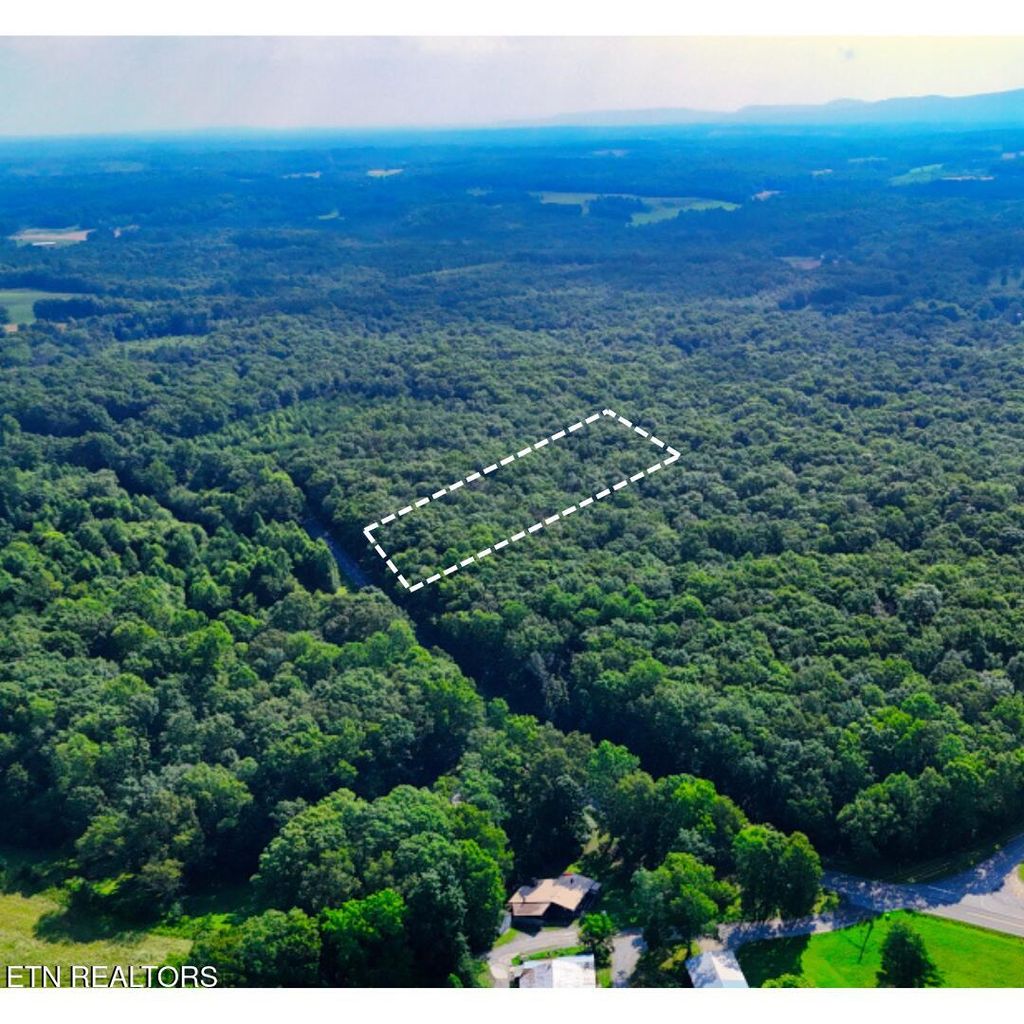 Photo of 2 Lantana Rd, Crossville, TN 38572 (MLS # 1324400)