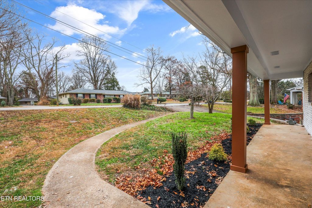 Photo of 609 Coventry Rd, Knoxville, TN 37923 (MLS # 1323553)