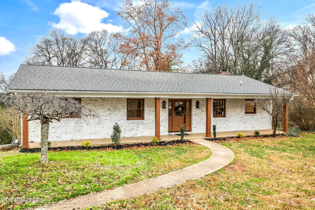 Photo of 609 Coventry Rd, Knoxville, TN 37923 (MLS # 1323553)