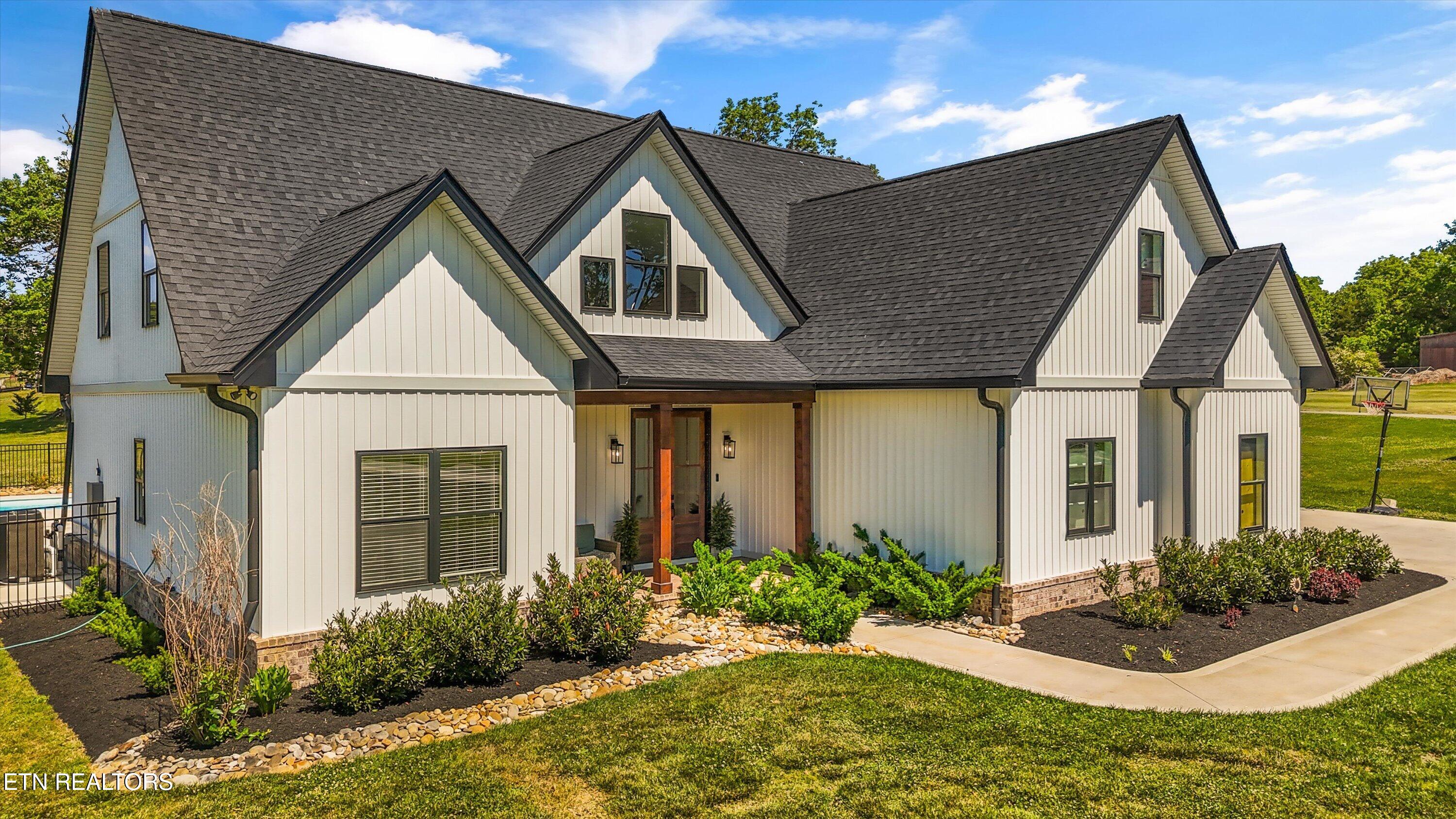 8233 Tazewell Pike