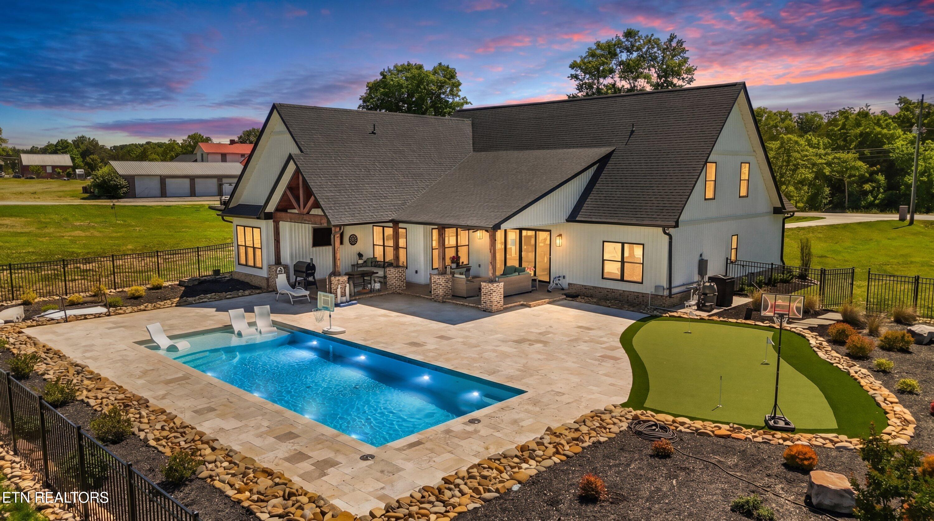 8233 Tazewell Pike