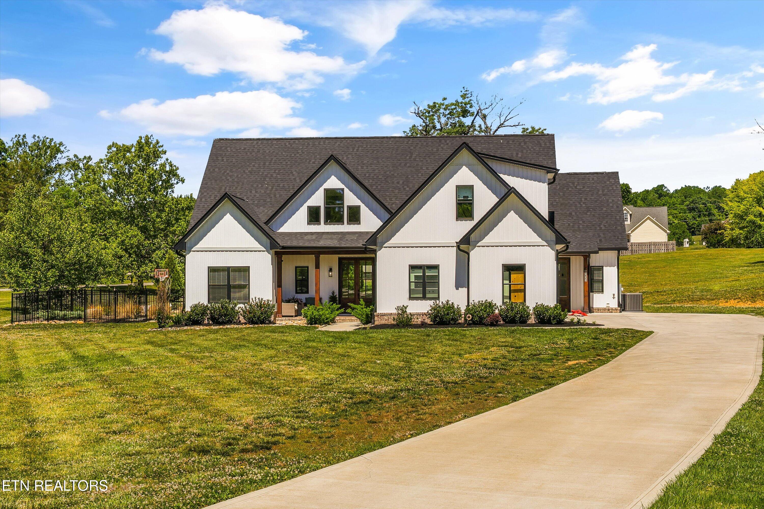 8233 Tazewell Pike