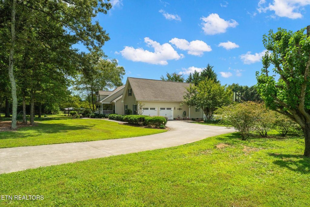 Photo of 740 Pointe South Drive, Walland, TN 37886 (MLS # 1313593)