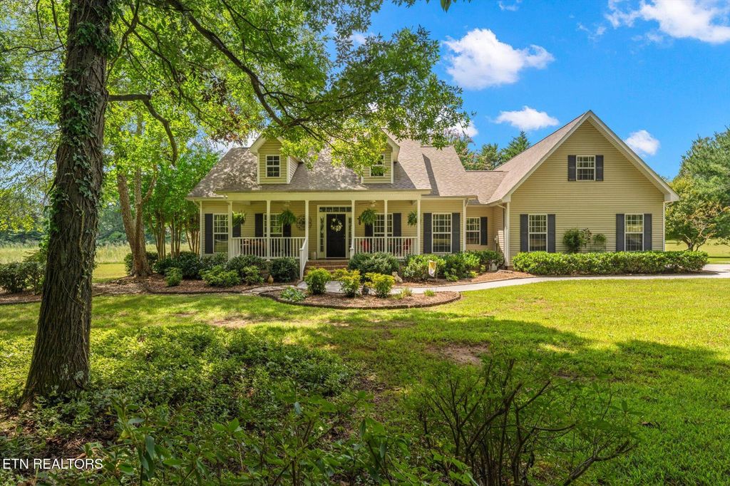 Photo of 740 Pointe South Drive, Walland, TN 37886 (MLS # 1313593)