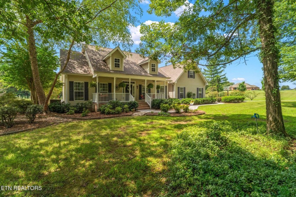 Photo of 740 Pointe South Drive, Walland, TN 37886 (MLS # 1313593)