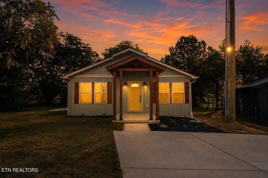 Photo of 127 Azalea Lane Ln #4, Jacksboro, TN 37757 (MLS # 1354930)